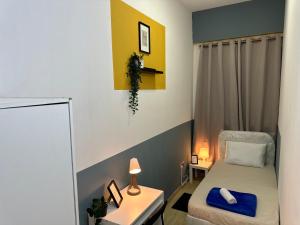 Postel nebo postele na pokoji v ubytování Spacious Mini Partition Room Near Emirates Mall