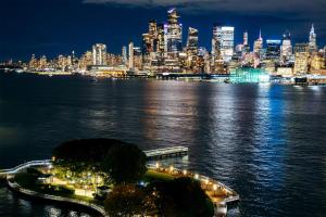 vista notturna sullo skyline della città di W Hoboken a Hoboken