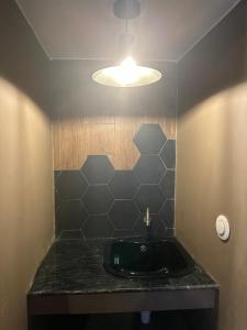 Um banheiro em NH (Njato Hôtel)