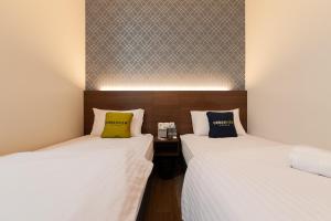 Voodi või voodid majutusasutuse Urbanview Hotel Cengkareng Jakarta by RedDoorz toas