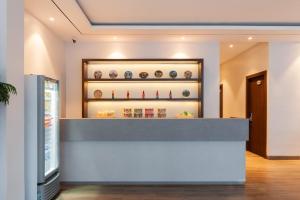 Foto sihtkohas Jakarta asuva majutusasutuse Urbanview Hotel Cengkareng Jakarta by RedDoorz galeriist