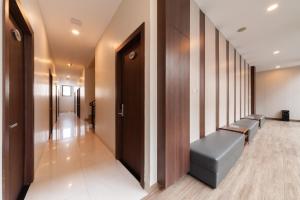 Istumisnurk majutusasutuses Urbanview Hotel Cengkareng Jakarta by RedDoorz