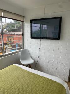 TV a/nebo společenská místnost v ubytování Hostal Napoli