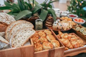 Makanan di atau di tempat lain dekat losmen