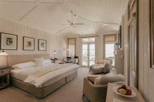 Tempat tidur dalam kamar di Rosewood Kauri Cliffs