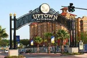 a sign for the uptown entrance to a hotel at The Tiny Cottage in the Springs/ Central FL in Orlando