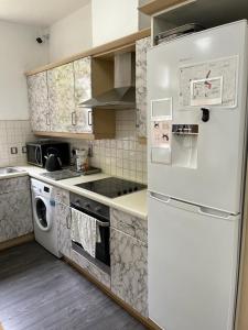 A kitchen or kitchenette at City Centre 1