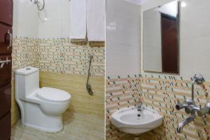 2 zdjęcia łazienki z toaletą i umywalką w obiekcie FabHotel Cozy w mieście Hajdarabad