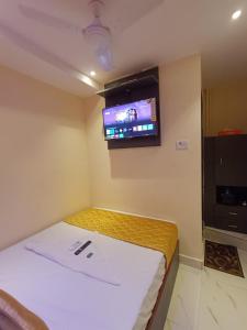 TV a/nebo společenská místnost v ubytování Hotel Powai Residency