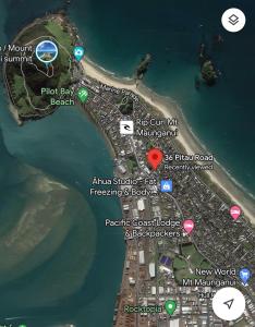 マウント・マウンガヌイにあるDowntown B&Bの水中の島の地図