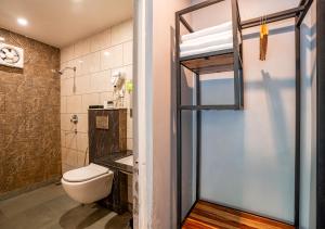 Moustache Rishikesh Riverside Resort的一间浴室