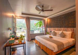 Moustache Rishikesh Riverside Resort客房内的一张或多张床位