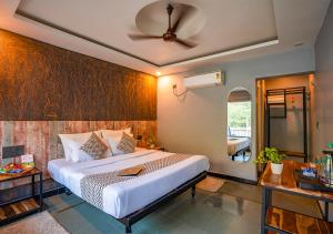 Moustache Rishikesh Riverside Resort客房内的一张或多张床位