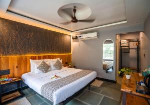 Moustache Rishikesh Riverside Resort客房内的一张或多张床位