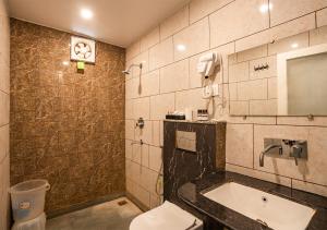 Moustache Rishikesh Riverside Resort的一间浴室