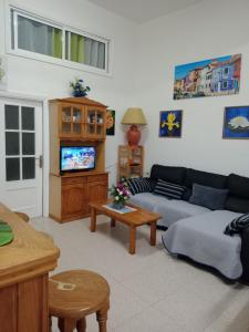 TV a/nebo společenská místnost v ubytování Bajamar Sun and beach