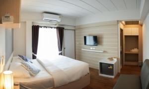TV a/nebo společenská místnost v ubytování Prix Hotel