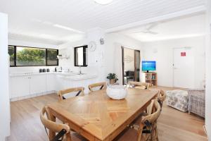 A kitchen or kitchenette at Windmill 3