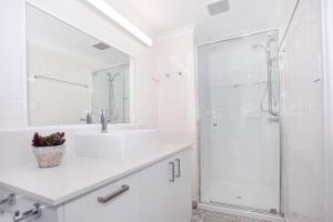 A bathroom at Windmill 3