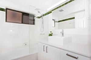 A bathroom at Windmill 3
