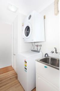 A kitchen or kitchenette at Windmill 3