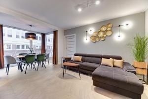 Posezení v ubytování Chmielna Park - City Center & Parking by Downtown Apartments + 44 fotografií