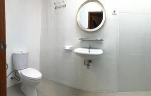 Koupelna v ubytování Roots Hotel Trawangan