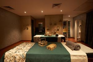 Ikshana Resort and Spa, Khandala客房内的一张或多张床位
