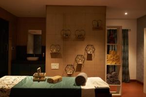 Ikshana Resort and Spa, Khandala客房内的一张或多张床位