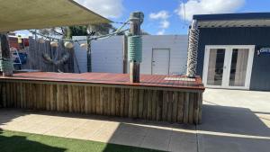 Снимка в галерията на Off The Net - New Listing - Esplanade Property With Views Of The Channel в Coffin Bay