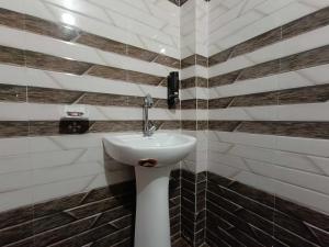 Koupelna v ubytování Hotel O Home Sambhu Homestay