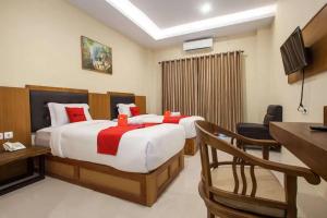 Postel nebo postele na pokoji v ubytování RedDoorz Premium @ Jalan Cengkeh Malang + 33 fotografií