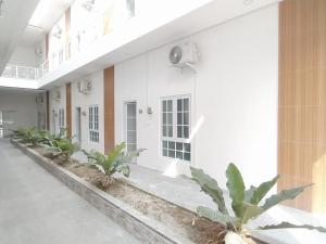Galería fotográfica de Urbanview Hotel Nimara Ngawi by RedDoorz en Ngawi