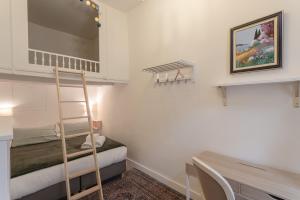 a small room with a bunk bed and a ladder at La Blanche Hermine - Appartement centre de Rennes in Rennes