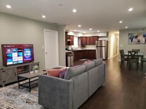 a living room with a couch and a kitchen at Ridgeland Retreat/ Street level Apt easy access in Berwyn