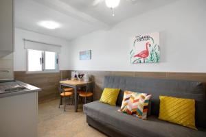a living room with a couch and a table and a kitchen at Apartamento La Morena 3b in El Pris