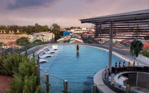 Bazén v ubytování Koulen Central Hotel nebo v jeho okolí