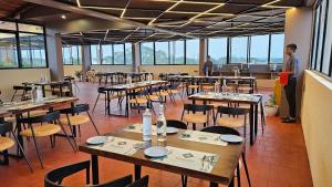 Restaurace v ubytování Emerald Urban Comforts