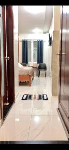 Postel nebo postele na pokoji v ubytování SaiGon CoZy Hotel "241 Pham Ngu Lao Street''