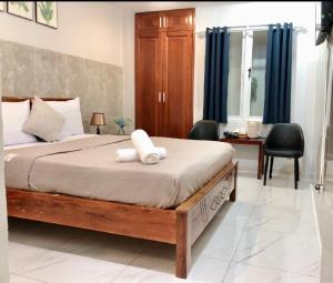 Postel nebo postele na pokoji v ubytování SaiGon CoZy Hotel "241 Pham Ngu Lao Street''