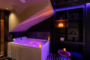 Fotografie z fotogalerie ubytování LoveRoom Le Côté Secret v destinaci Vannes
