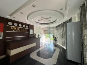 The lobby or reception area at OYO 1223 Vt New Day Hotel