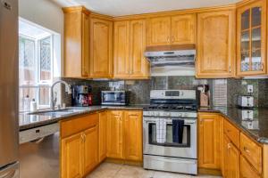 Dapur atau dapur kecil di San Jose 3br w backyard near houge park hikes SFO-1620