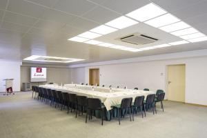 Бизнес-центр и/или конференц-зал в Luna Esperanca Centro Hotel