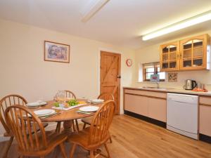 a kitchen and dining room with a table and chairs at 3 Bed in Wembury COMBV in Wembury