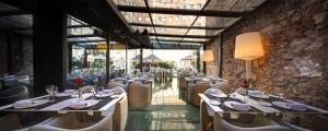 Reštaurácia alebo iné gastronomické zariadenie v ubytovaní Olivia Plaza Hotel
