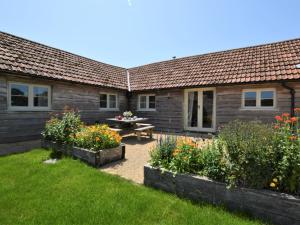 a garden in front of a house with flowers at 3 Bed in Sherborne COWOB in Haselbury Bryan