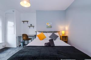 Cama ou camas em um quarto em Creative Cottage 4 BR PrimeStay