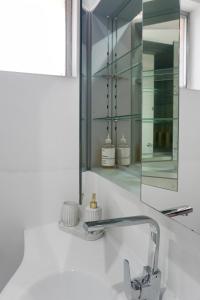 a bathroom with a sink and a mirror at Comfortconvenience 2-bedroom Unit For Families in Perth