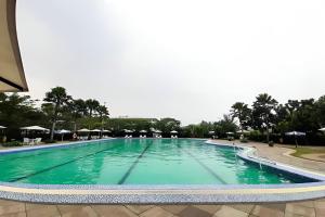 Bazén v ubytování Barata Residence Aeropolis nebo v jeho okolí